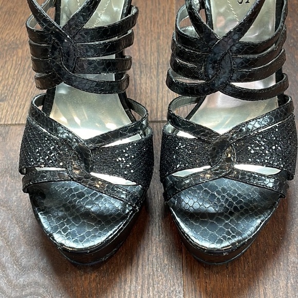 Guess Women’s Black Platform Sandals Size 8.5 - Picture 3 of 8